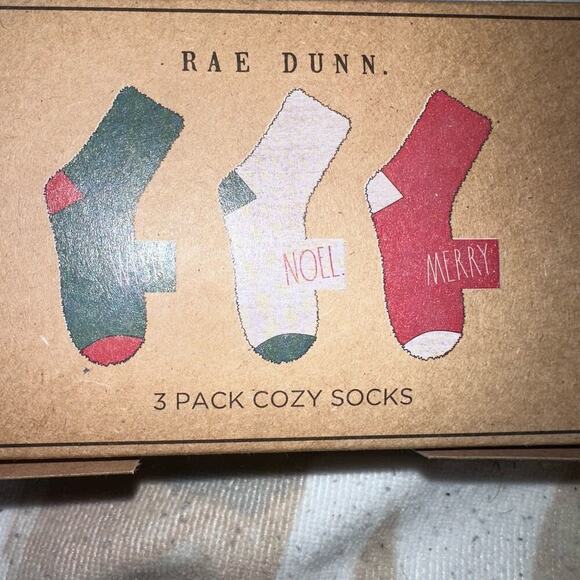 NIP Women’s Size 9-11 Rae Dunn 3-Pack Cozy Socks Christmas Theme - Picture 5 of 6